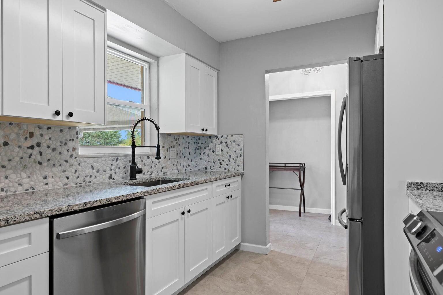Image 2: Kitchen