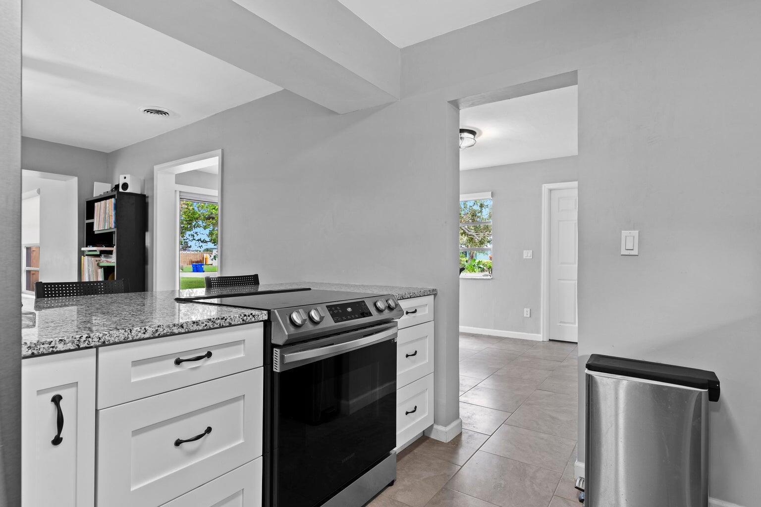 Image 3: Kitchen