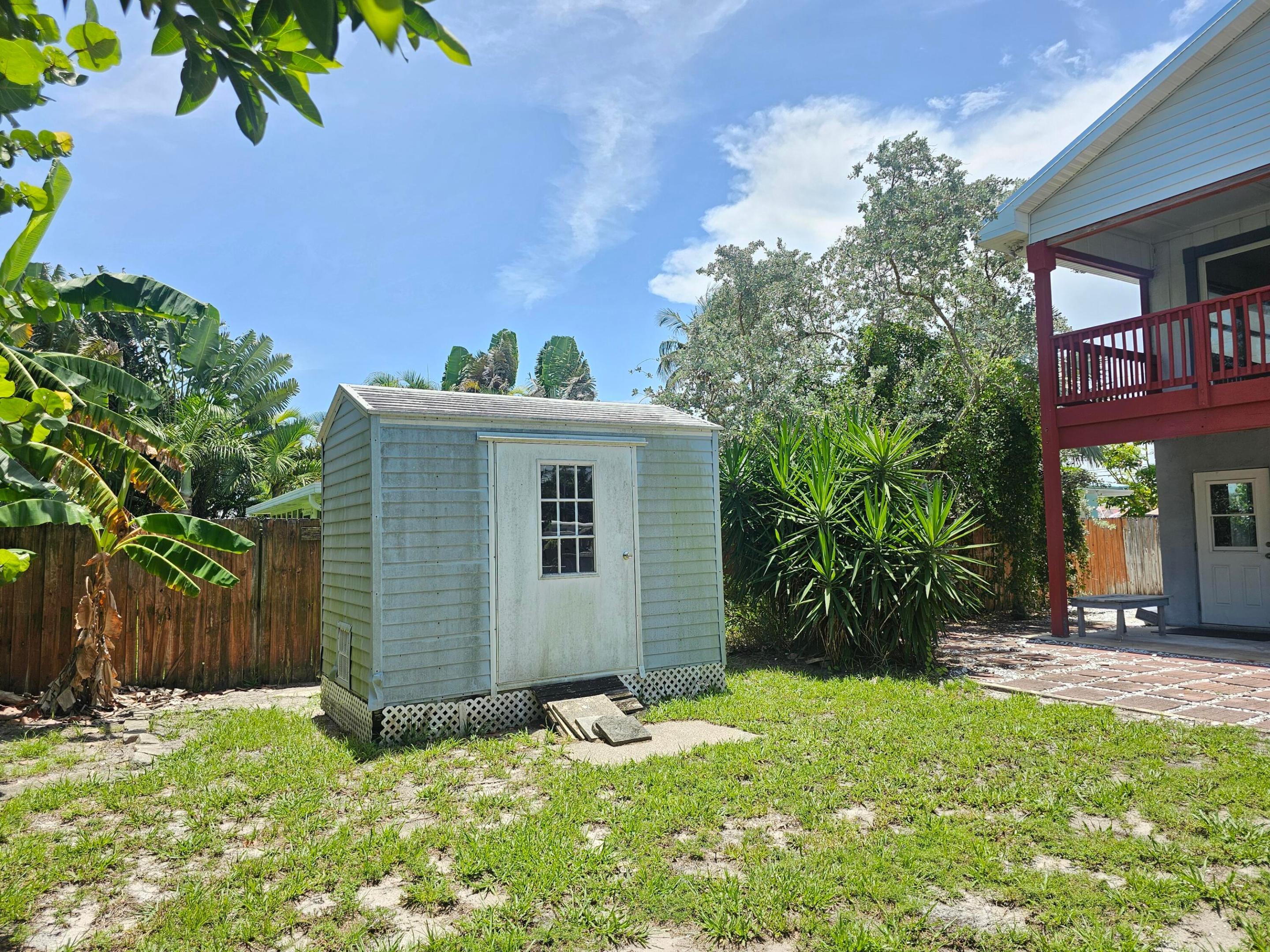 Image 3: Fenced Yard