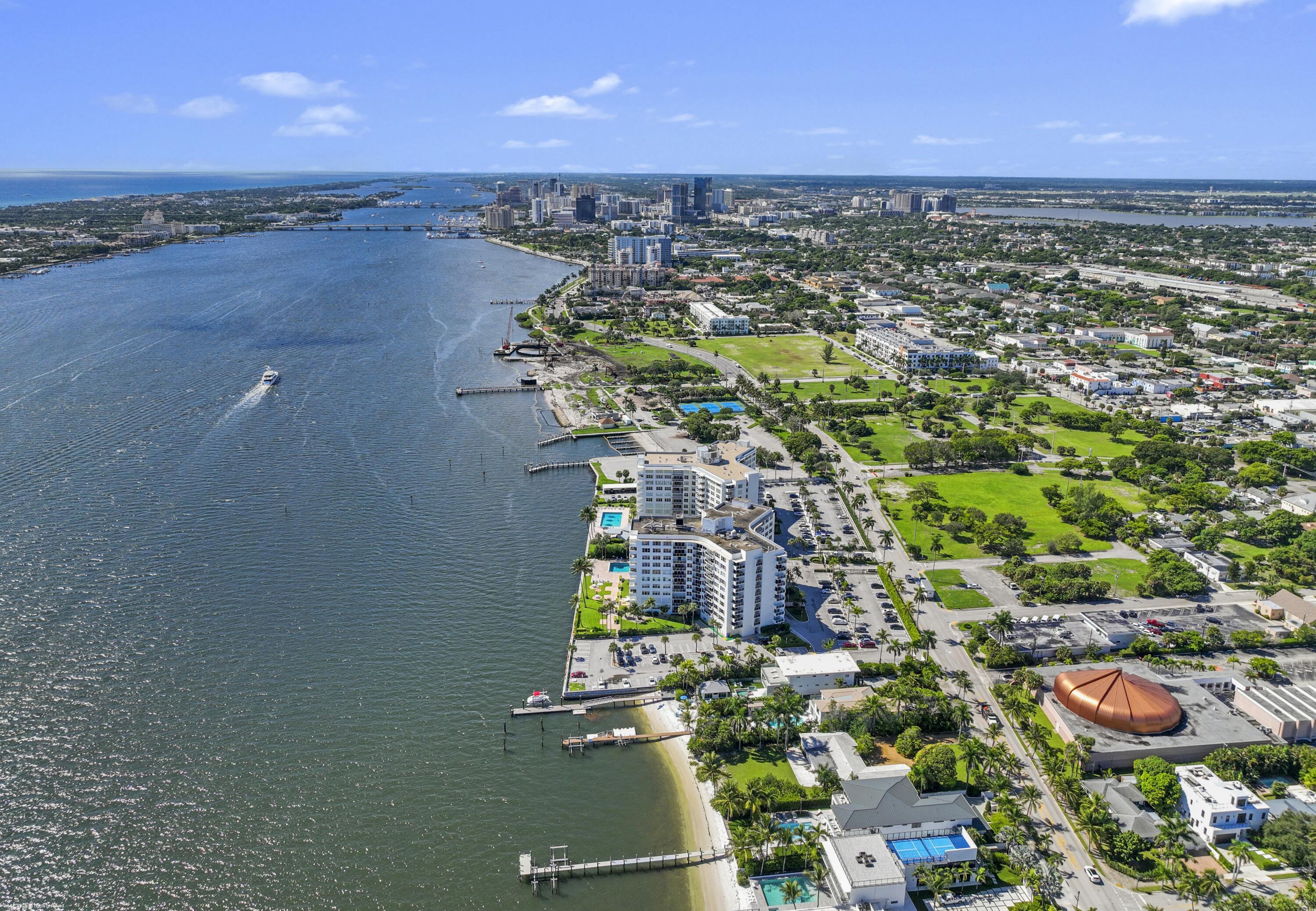 Image 1: 2814 N Flagler Dr 001