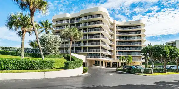 Image 3: 3400SouthOceanBoulevard