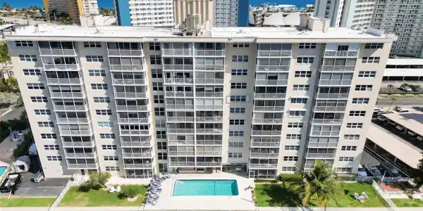 303 N Riverside Drive