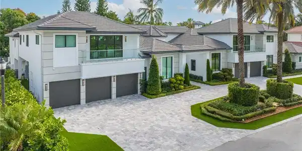 231 Thatch Palm Dr