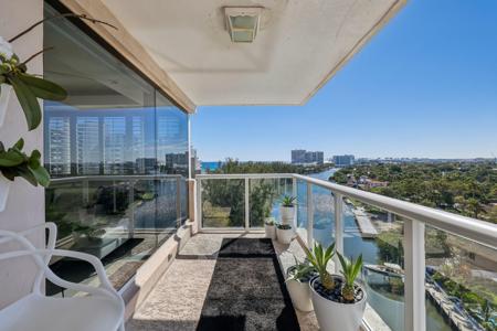 3000 Holiday Dr
