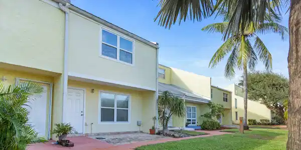 2801 N Highway A1a