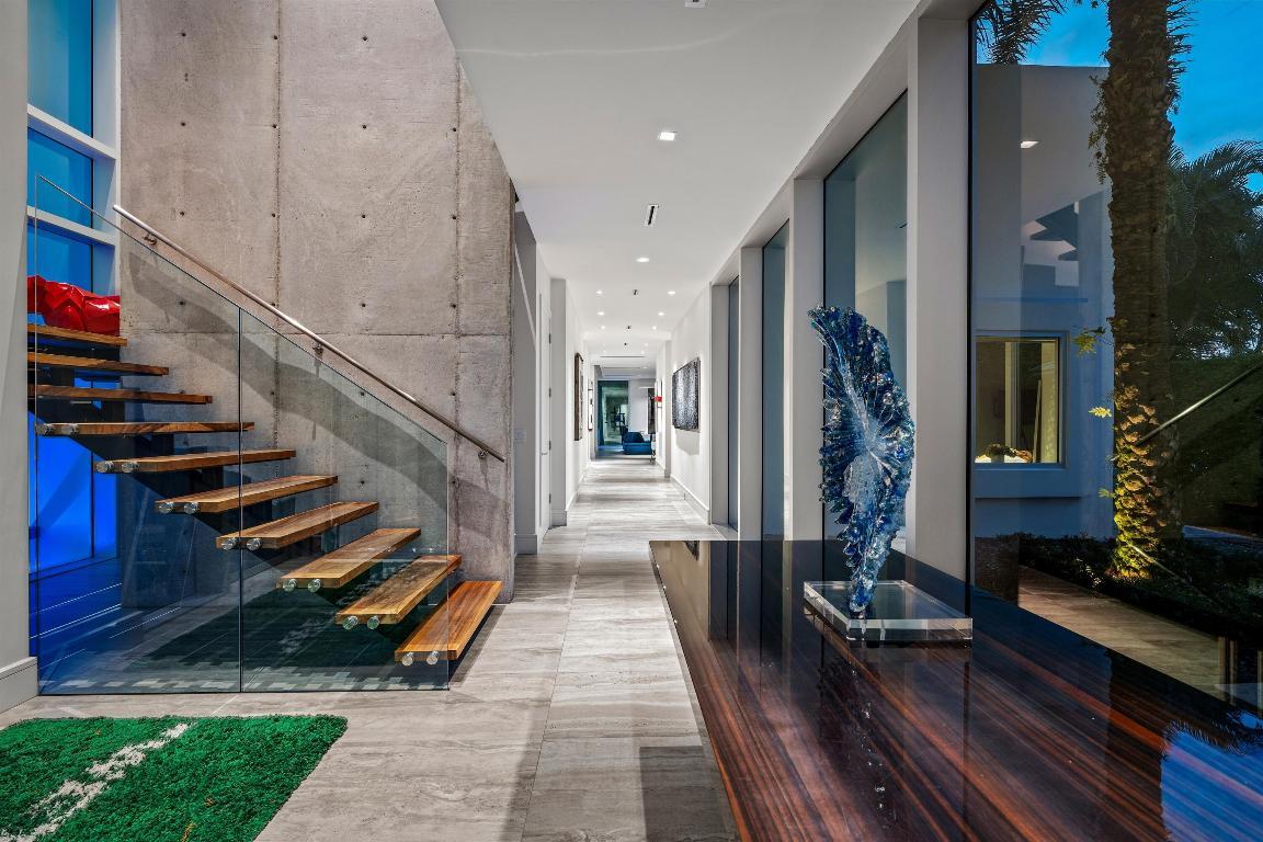 Image 3: HALLWAY_STRAIGHT_DT