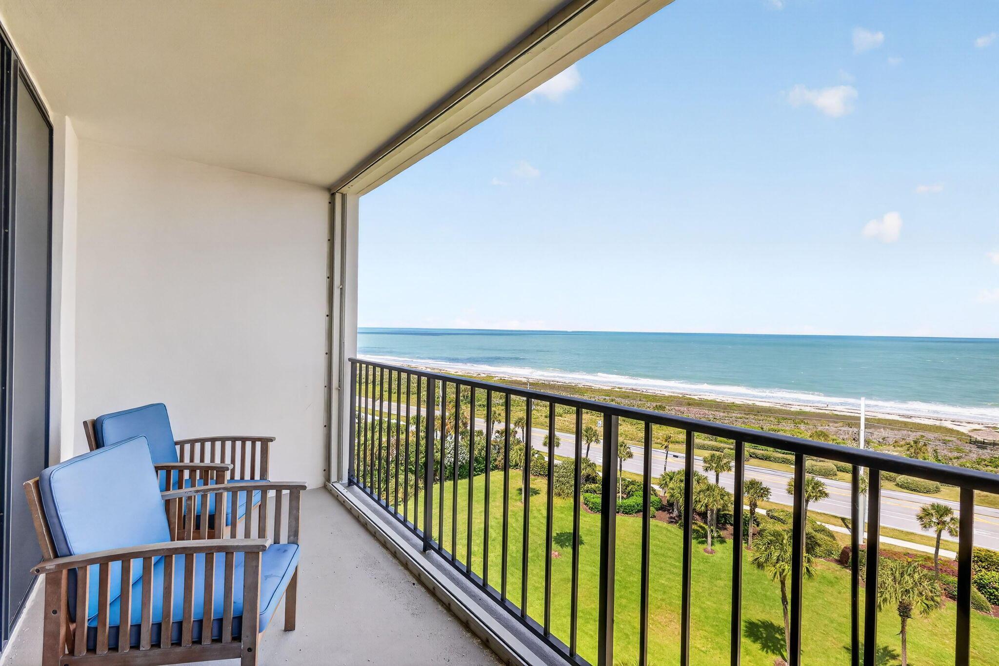 Image 4: YOUR PRIVATE BALCONY VIEW OF PARADISE