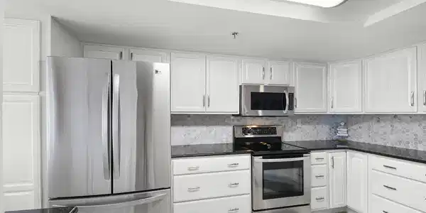 Image 4: Kitchen