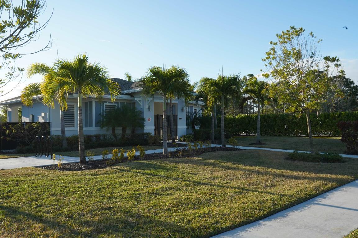 Image 3: club house