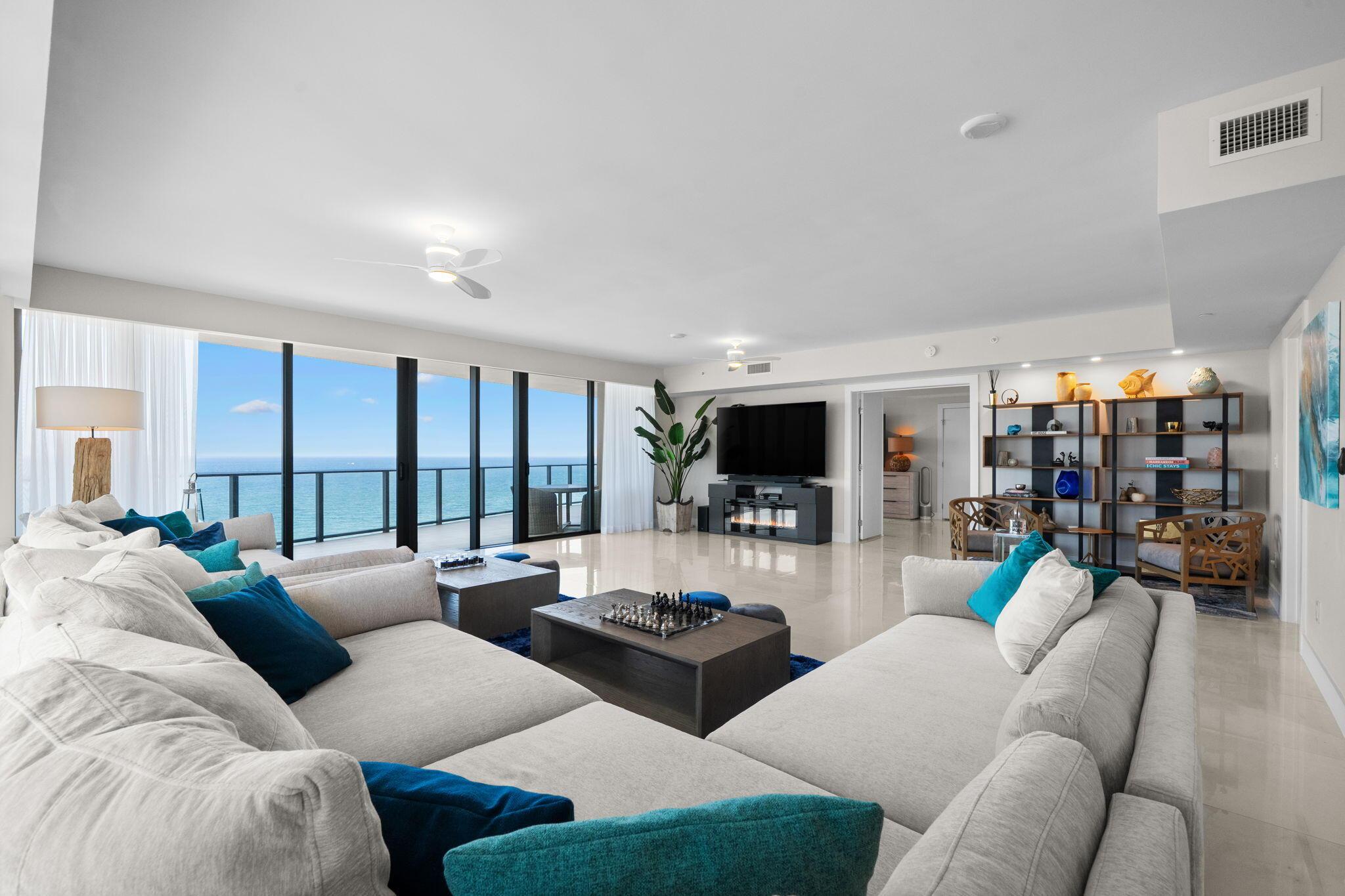 Image 3: Main living room