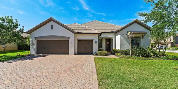 4560 SW Gossamer Circle