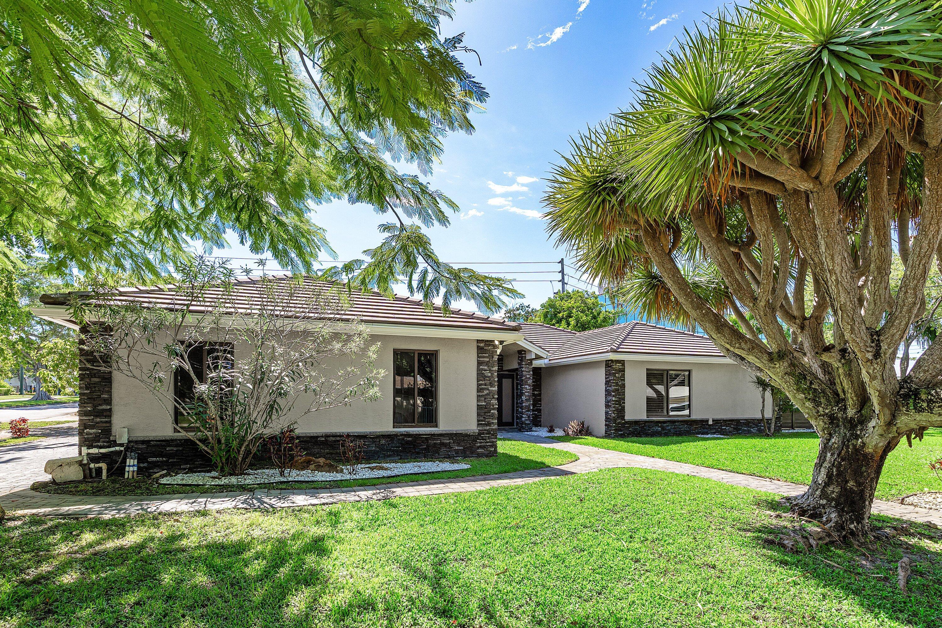 Image 1: 002-701BuoyRoad-NorthPalmBeach-FL-33408-