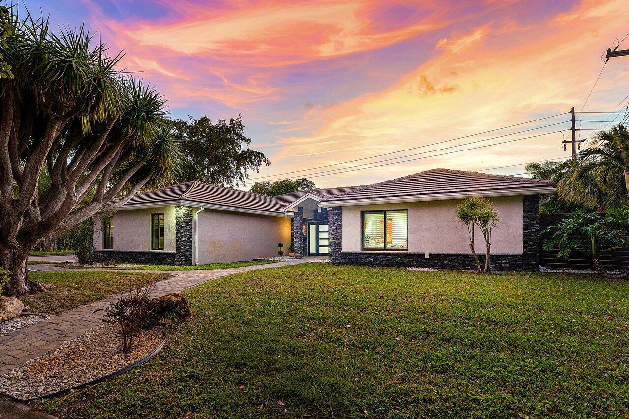 Image 2: 003-701BuoyRoad-NorthPalmBeach-FL-33408-