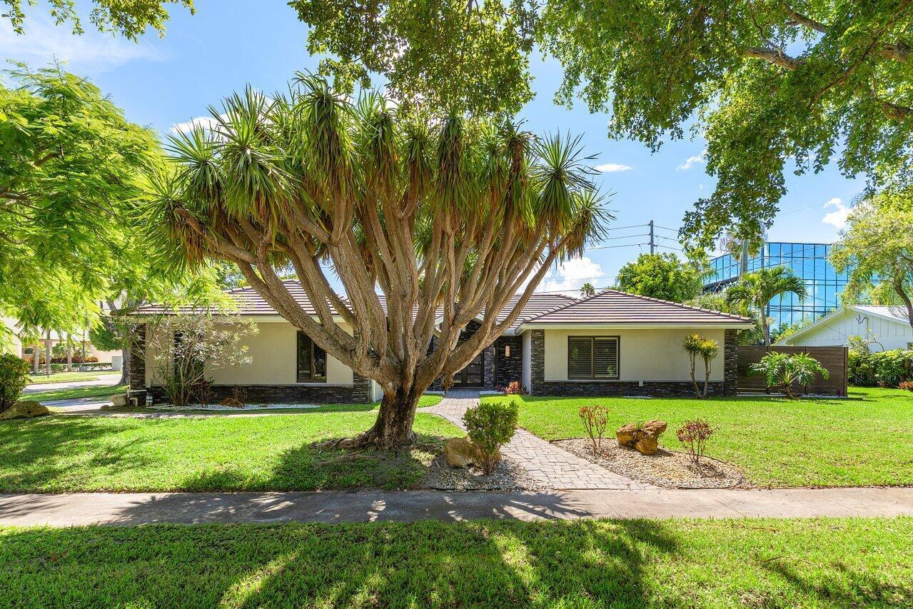 Image 4: 003-701BuoyRoad-NorthPalmBeach-FL-33408-