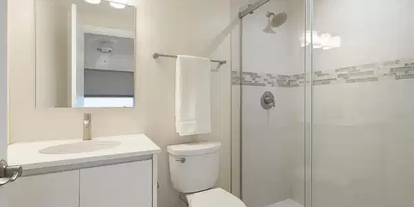 Image 4: **digitally staged - primary bathroom