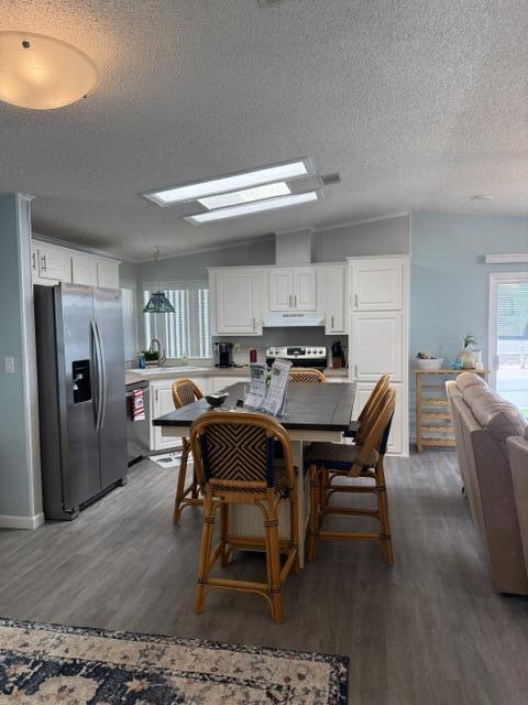 Image 3: Kitchen