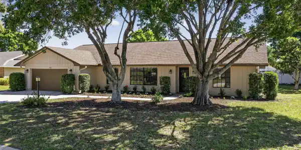 560 W Forest Trail