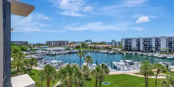 2707 N Ocean Boulevard