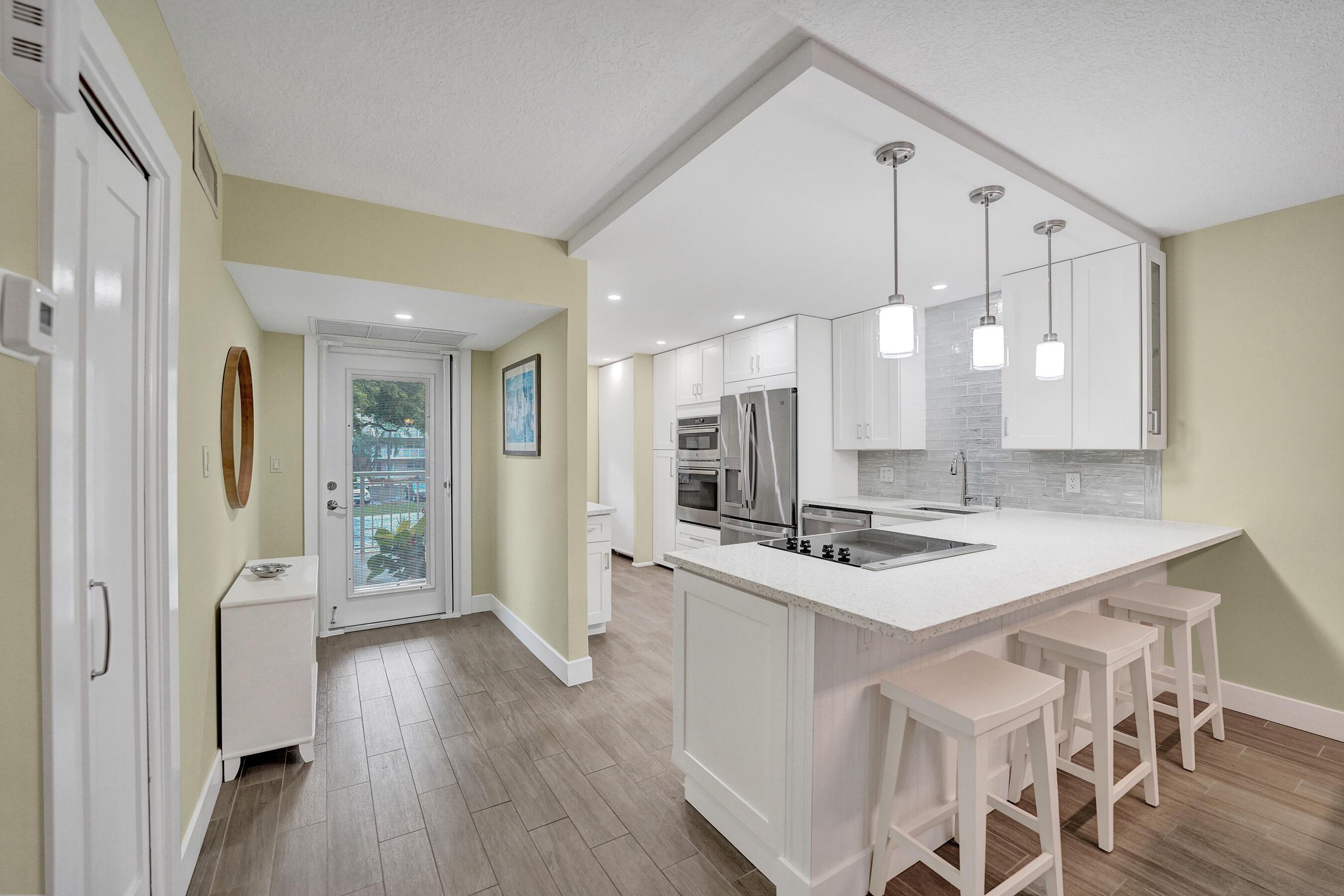 Image 2: Kitchen #1 215