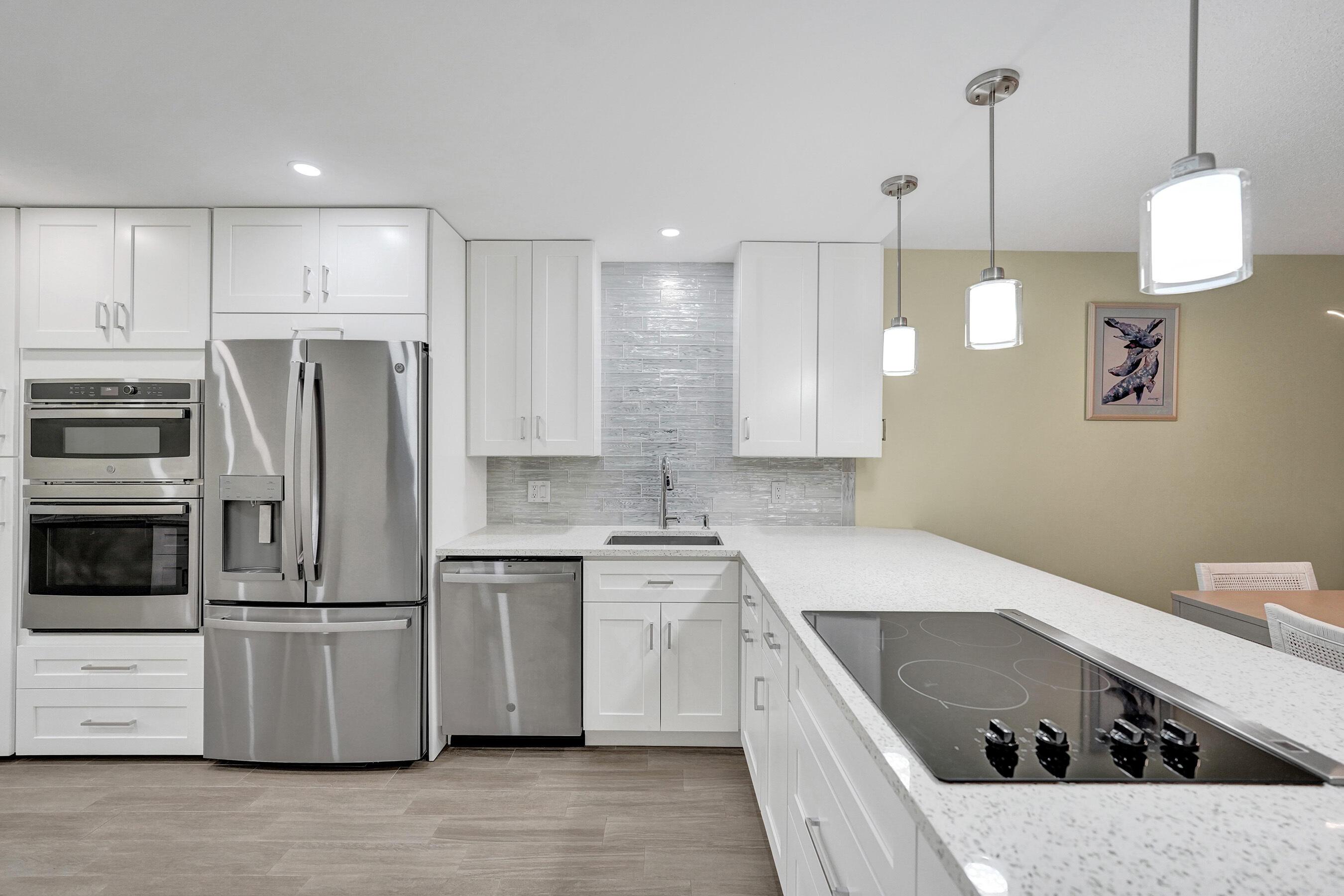 Image 3: Kitchen #2 215