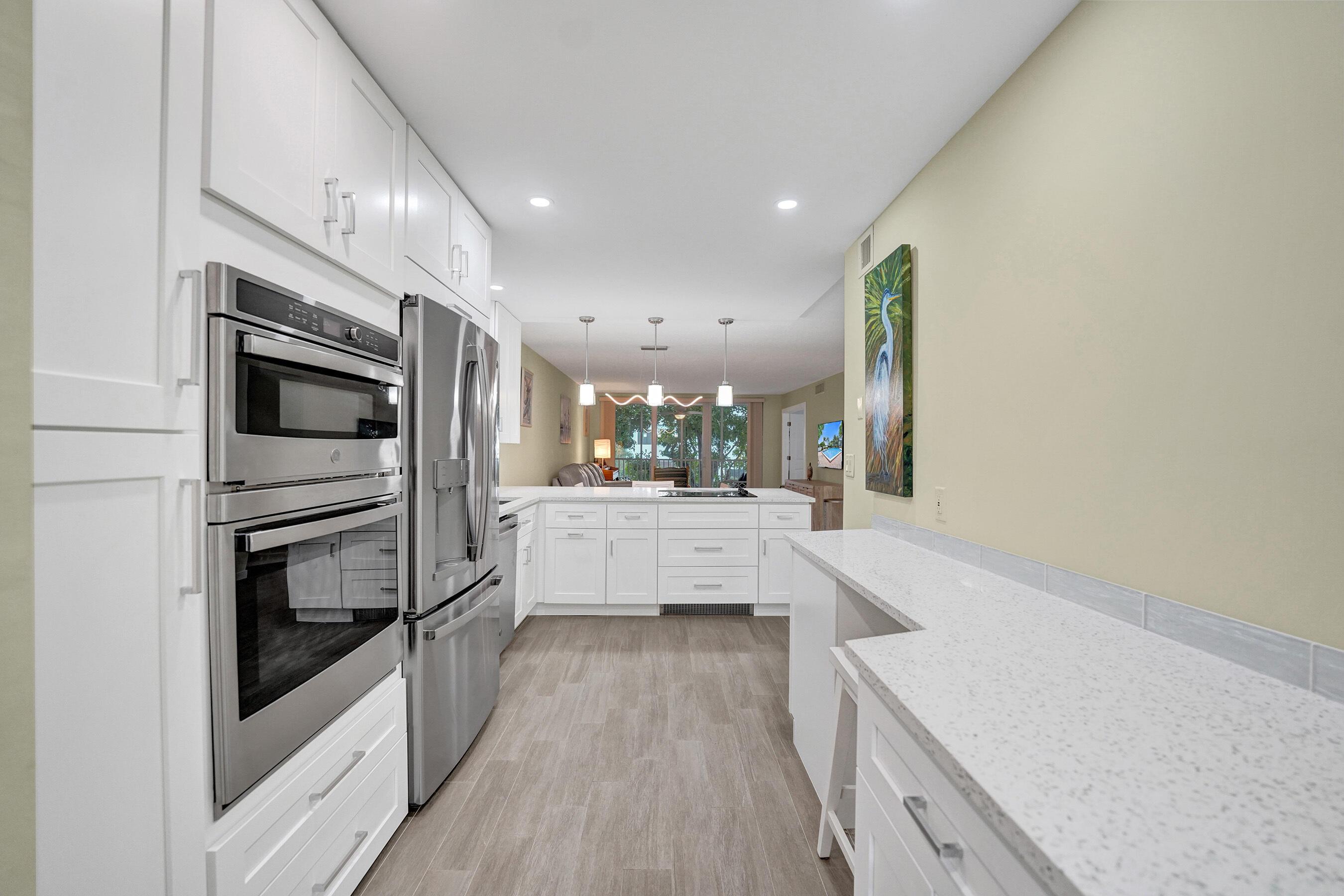 Image 4: Kitchen #3 215