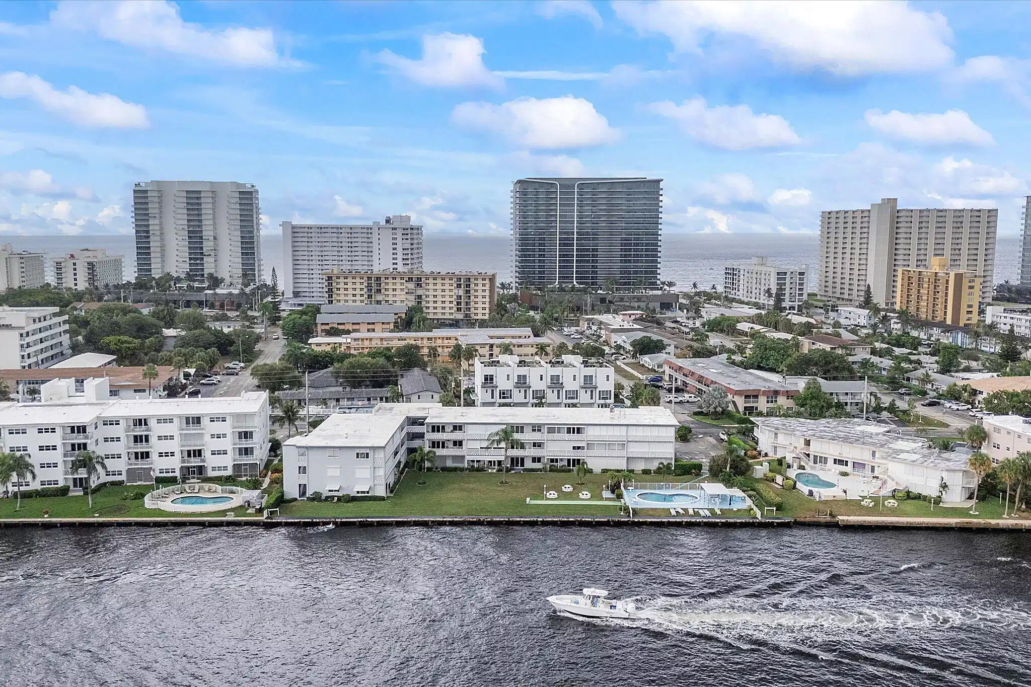 Image 1: 31-1001 N Riverside Dr #104_031