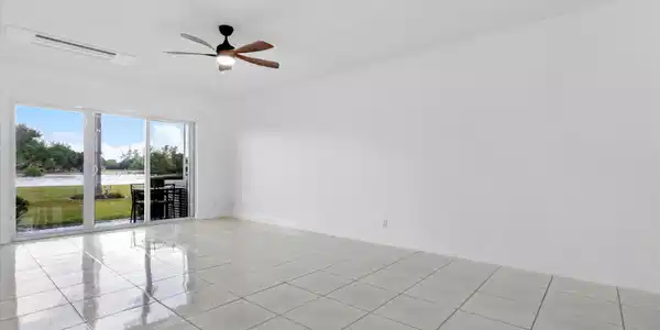 Image 3: 05-1001 N Riverside Dr #104_005