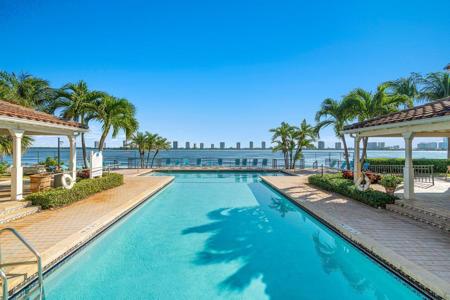 1140 Lake Shore Drive