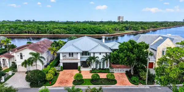 Image 2: Direct Intracoastal Estate