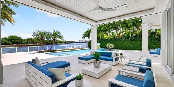 Image 3: Air Conditioned and Screened Terrace