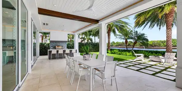Image 4: Summer Kitchen, Bar, Dining and Lounge