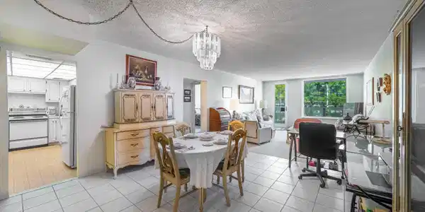 Image 3: Main Area
