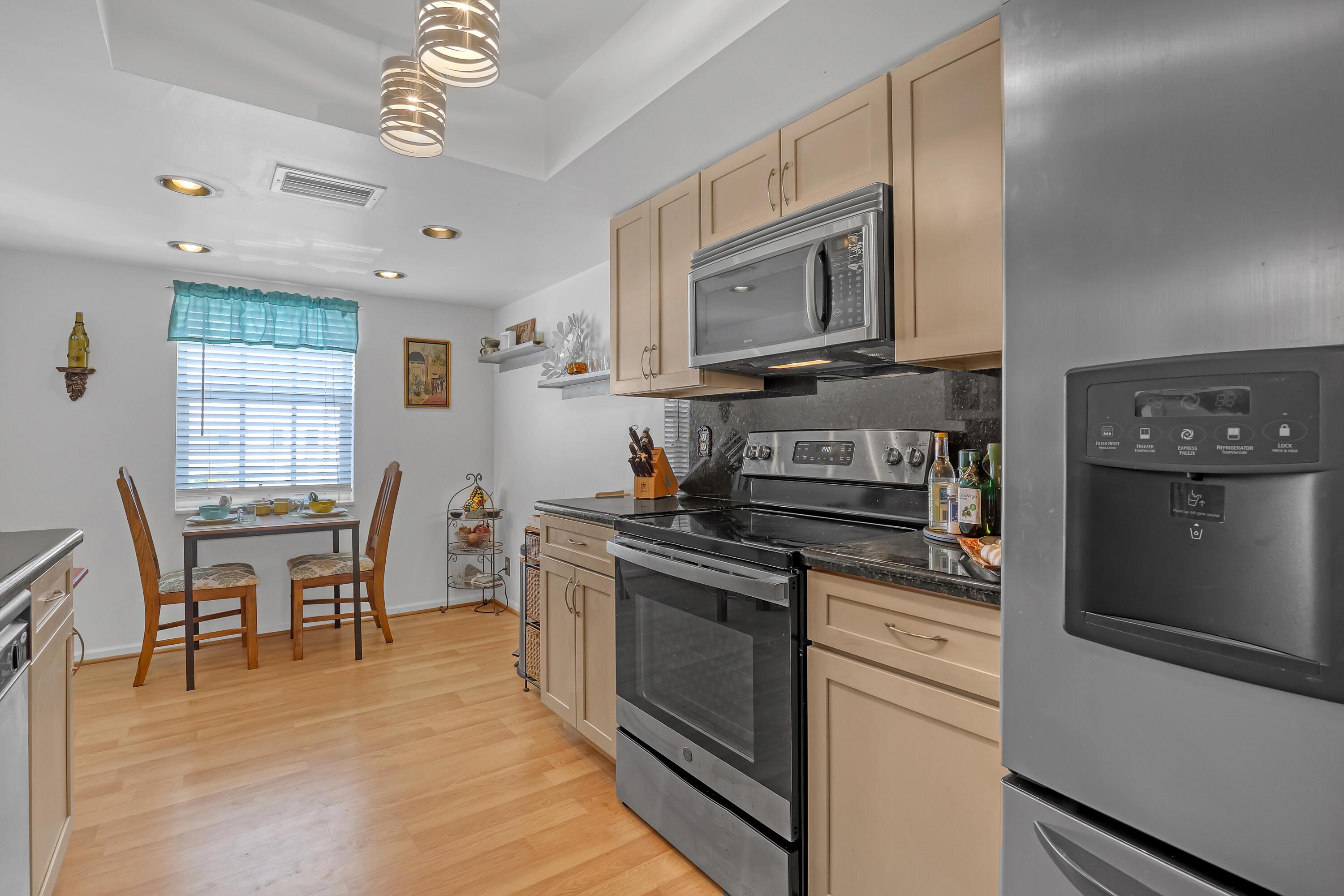 Image 3: Kitchen