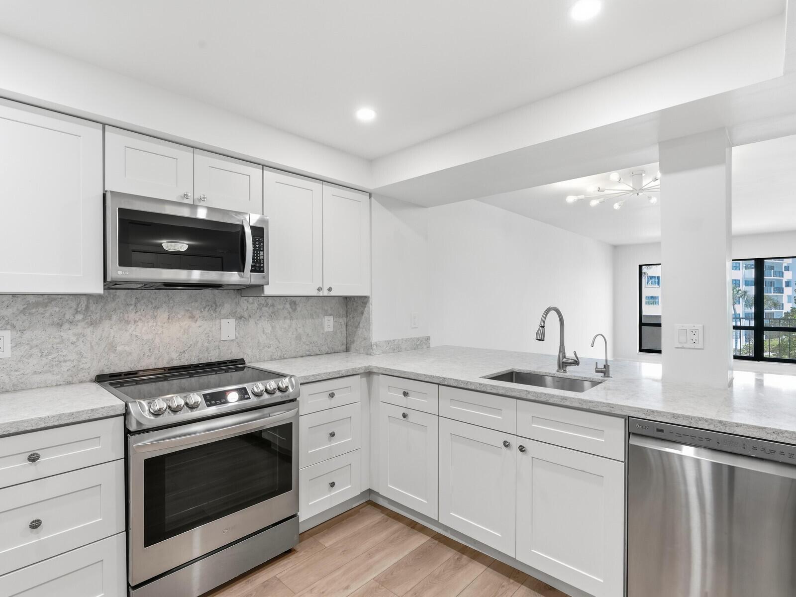 Image 3: Kitchen 5