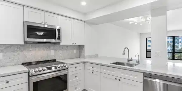 Image 3: Kitchen 5
