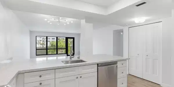 Image 4: Kitchen 6