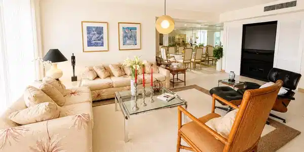 Image 3: Living room