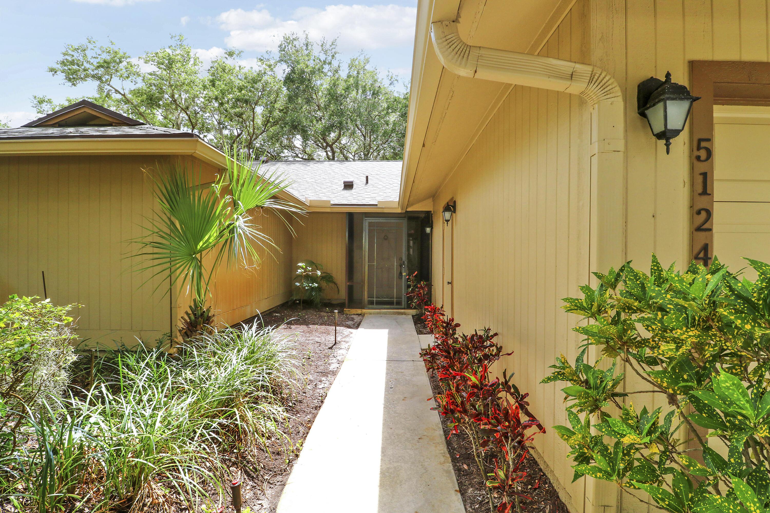 Image 4: House-33
