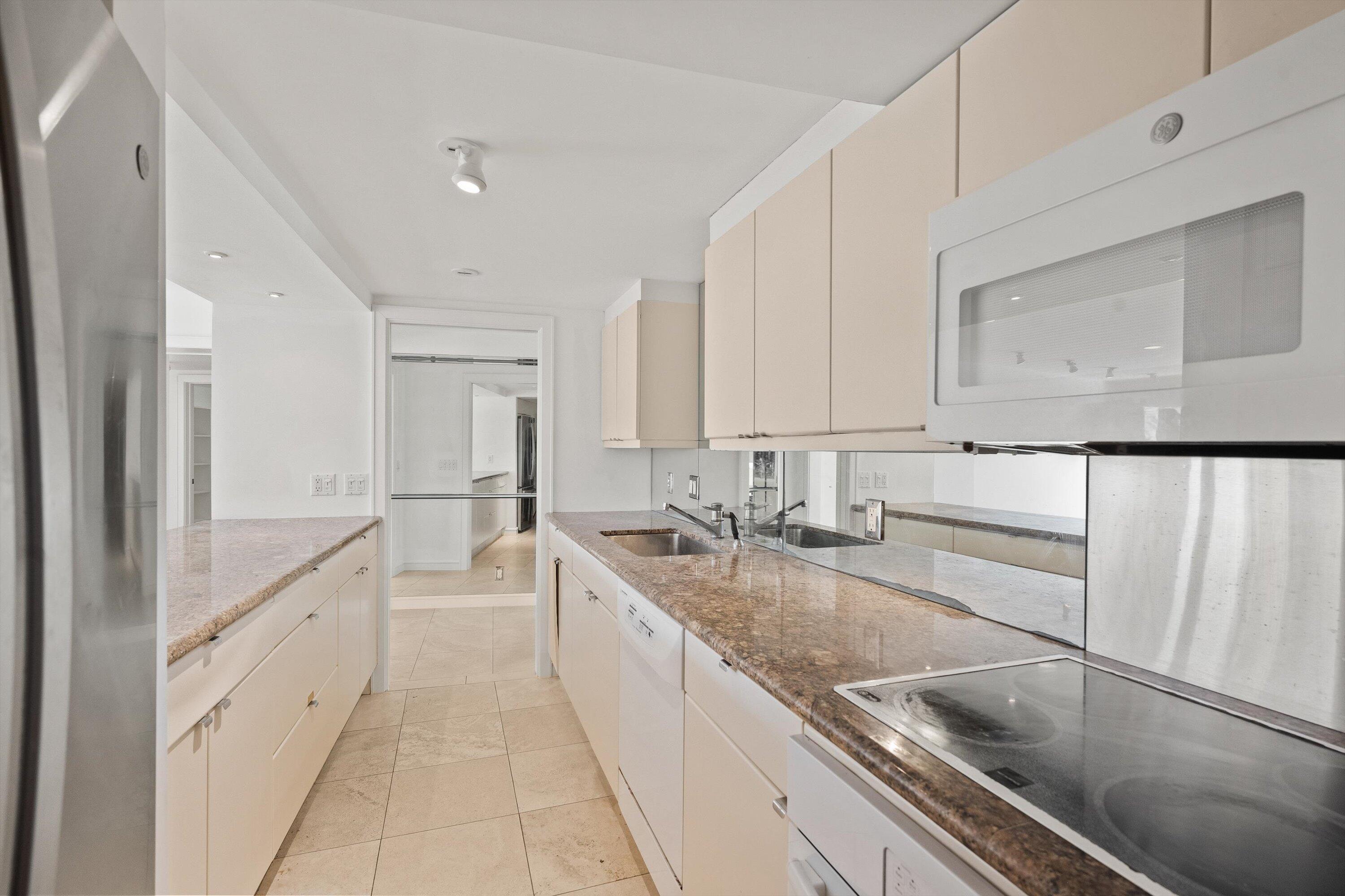 Image 2: Kitchen