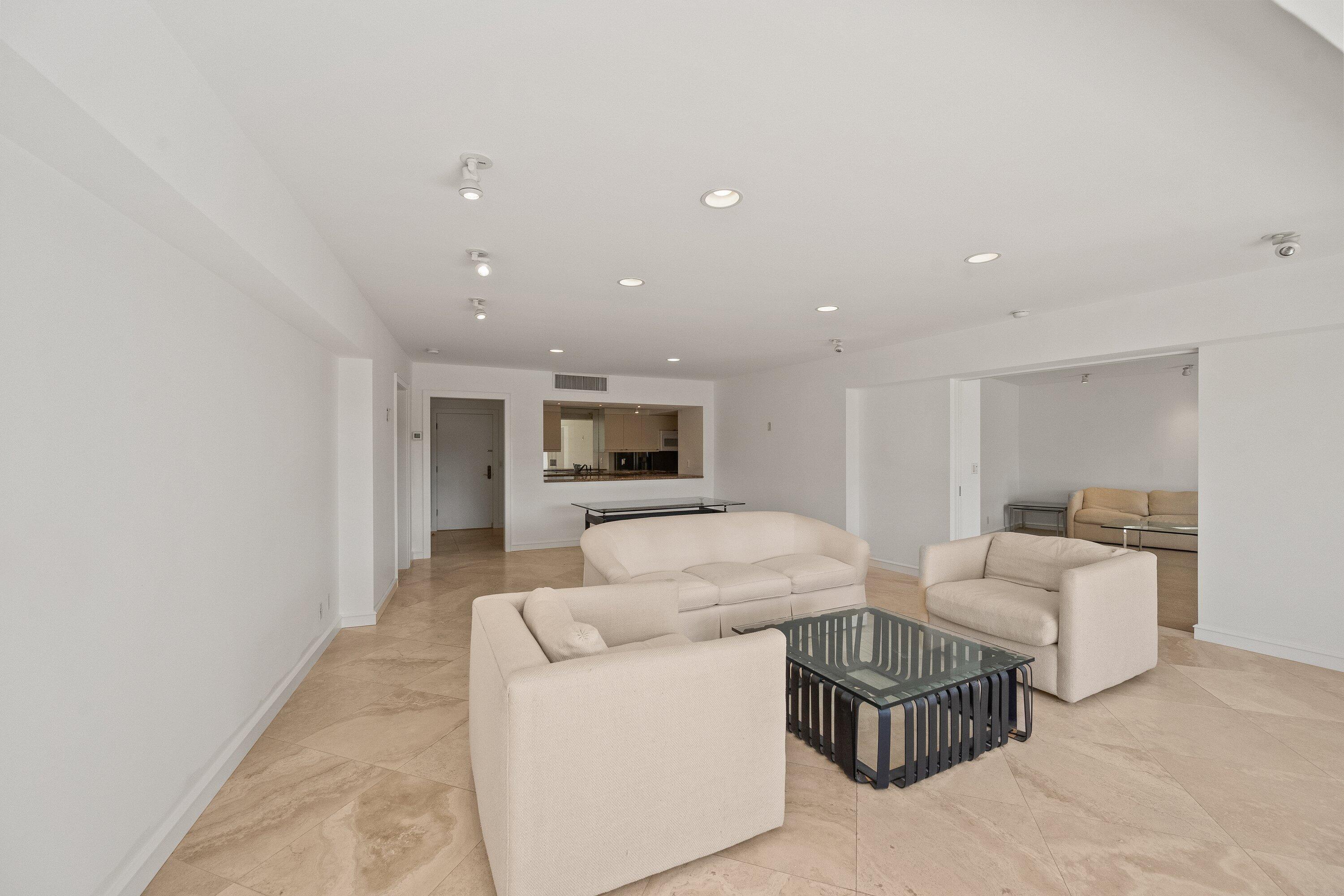Image 3: Living/Dining