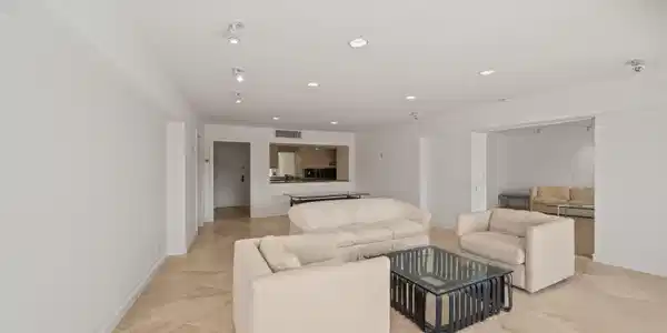 Image 3: Living/Dining