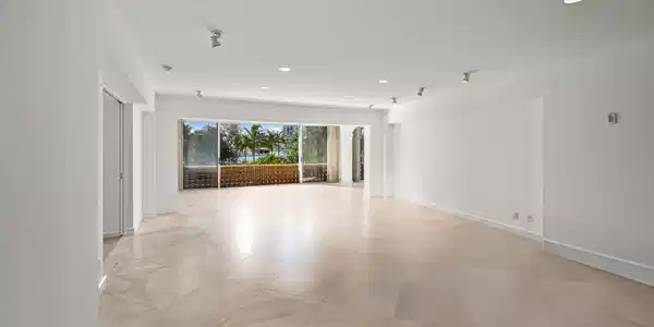 Image 4: Dining/Living