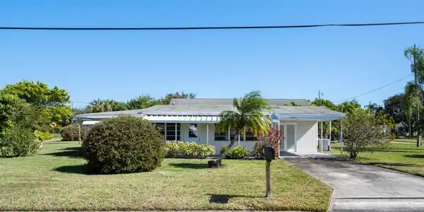 1490 3rd Court