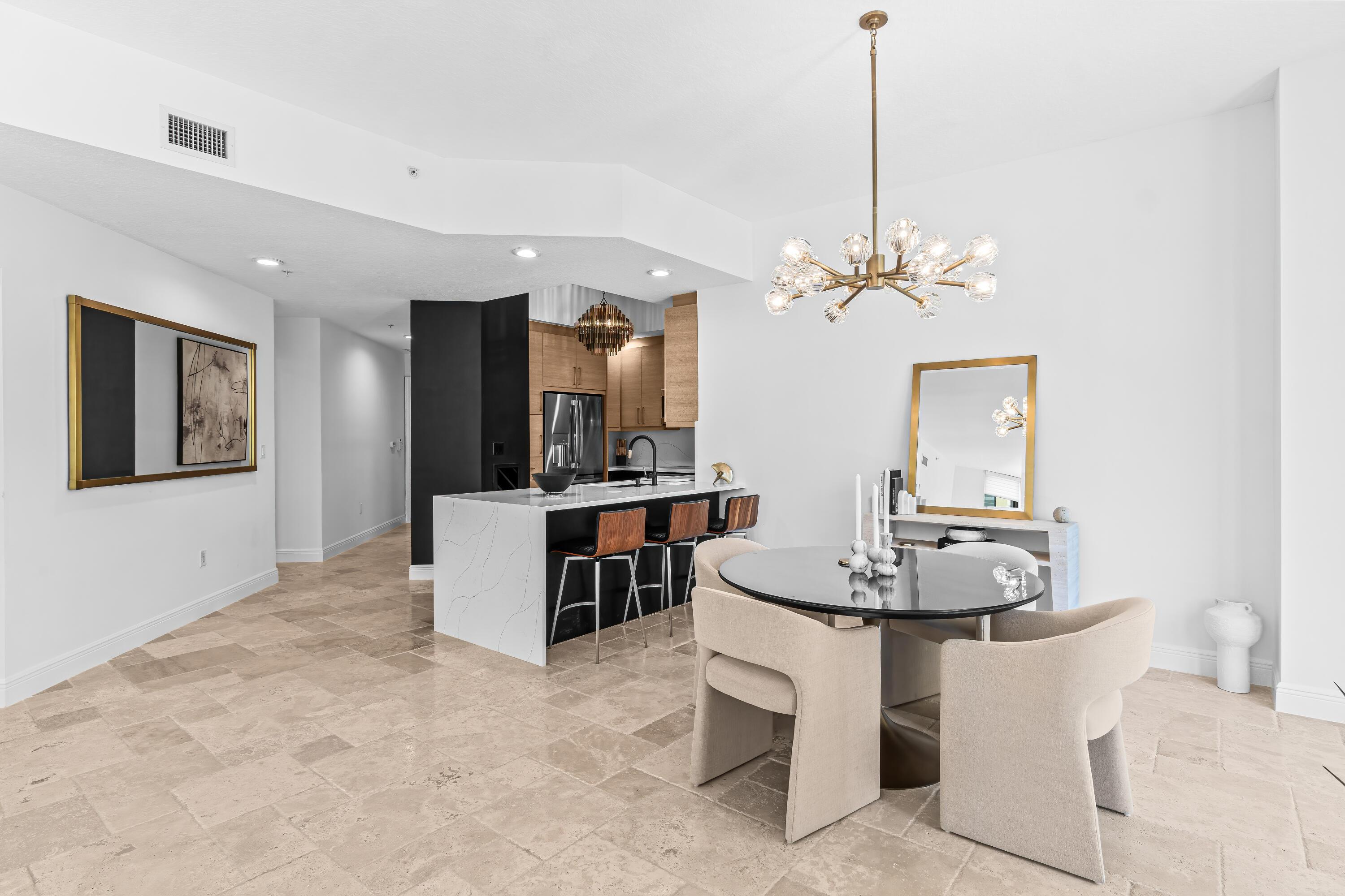 Image 3: Large Island Counter & Bar