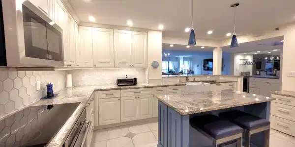 Image 3: Kitchen