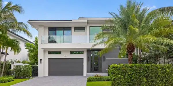 753 Park Drive W