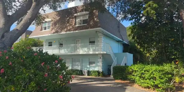1901 Indian River Boulevard