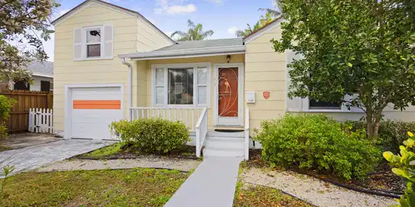 618 N Ocean Breeze
