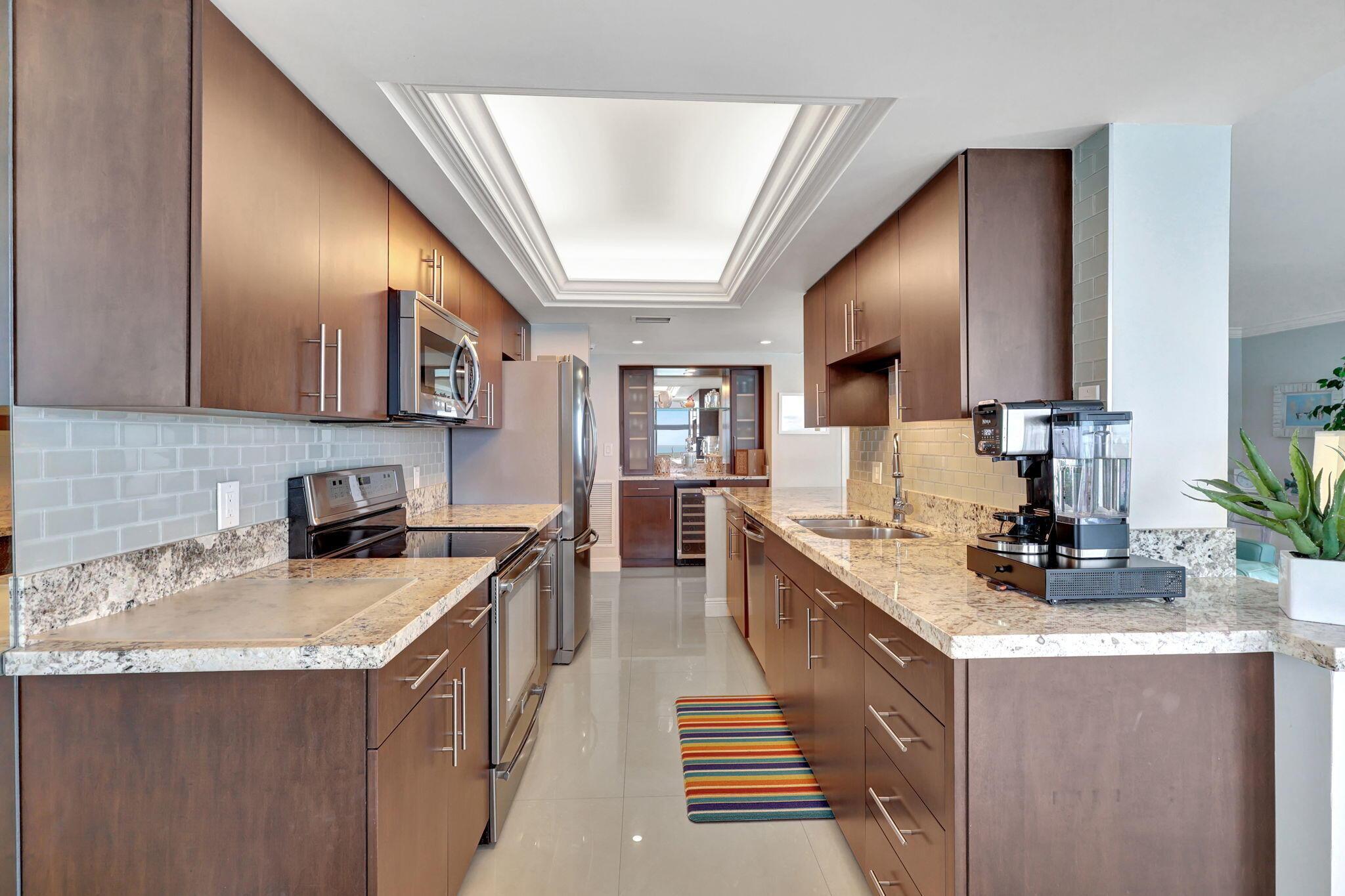 Image 3: 5460 N Ocean Drive 7a