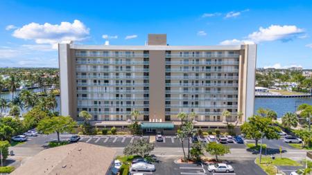 2611 N Riverside Dr